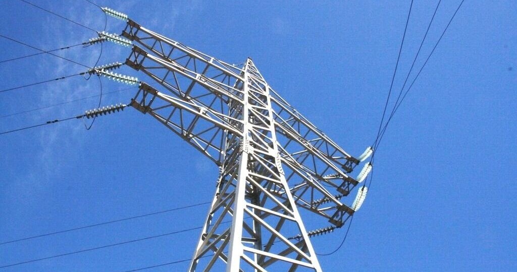 Десятки домов в Красноярске остались без света из-за аварий