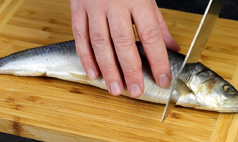 Салат с селедкой и картофелем: неожиданный дуэт, который влюбляет с первой ложки