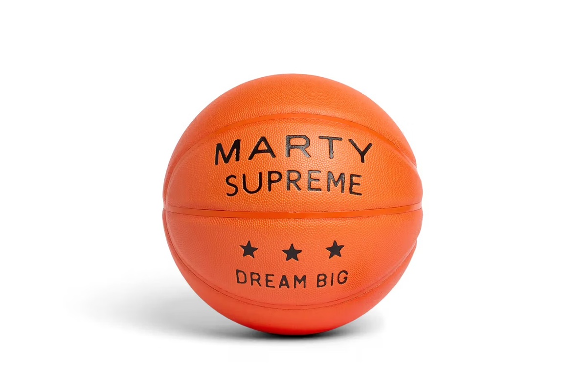    Студия А24 выпустила новый мерч к фильму «Марти Великолепный» (фото 2)