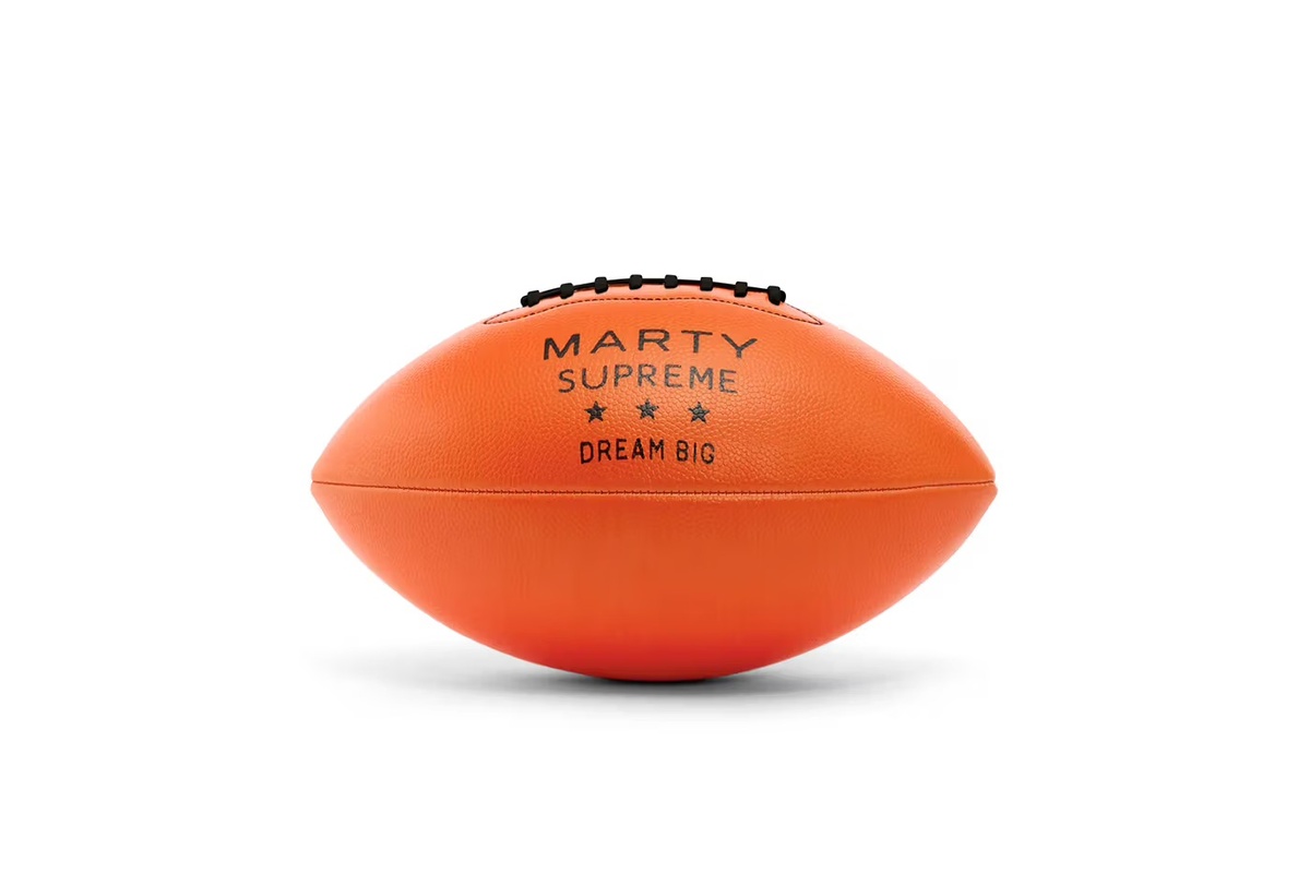    Студия А24 выпустила новый мерч к фильму «Марти Великолепный» (фото 3)