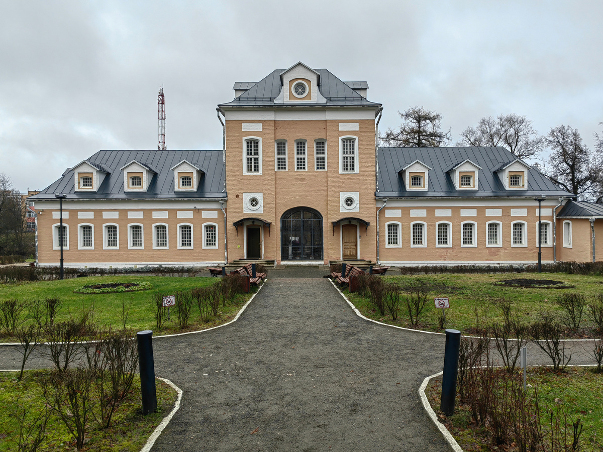 Большие Вязёмы. Конный двор