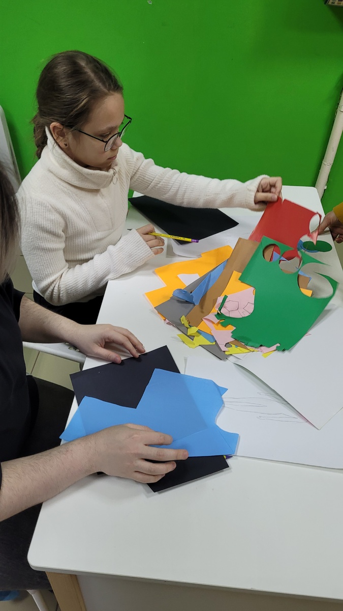 Первое задание: выбрать фигуру - круг, треугольник или квадрат