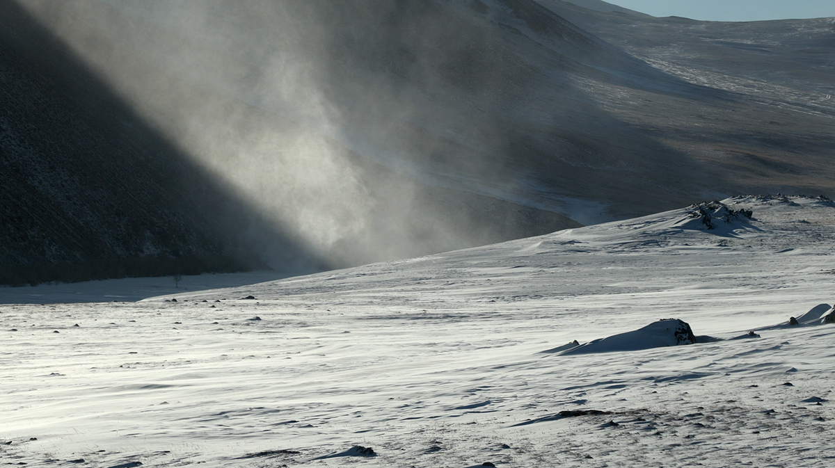 Ледяные ветры со снежными вихрями - обычное явление в высокогорьях.