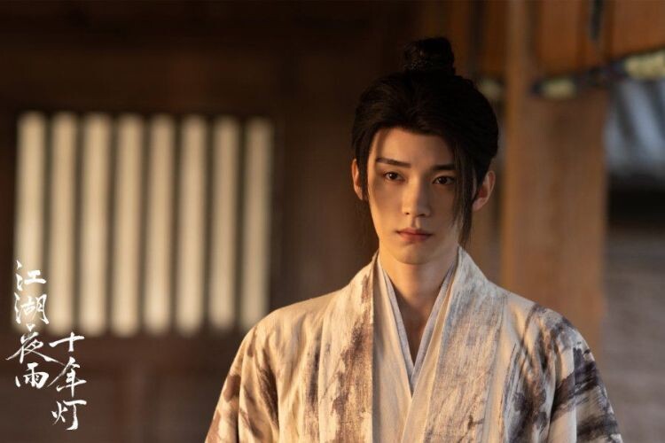 Чжоу Ижань.