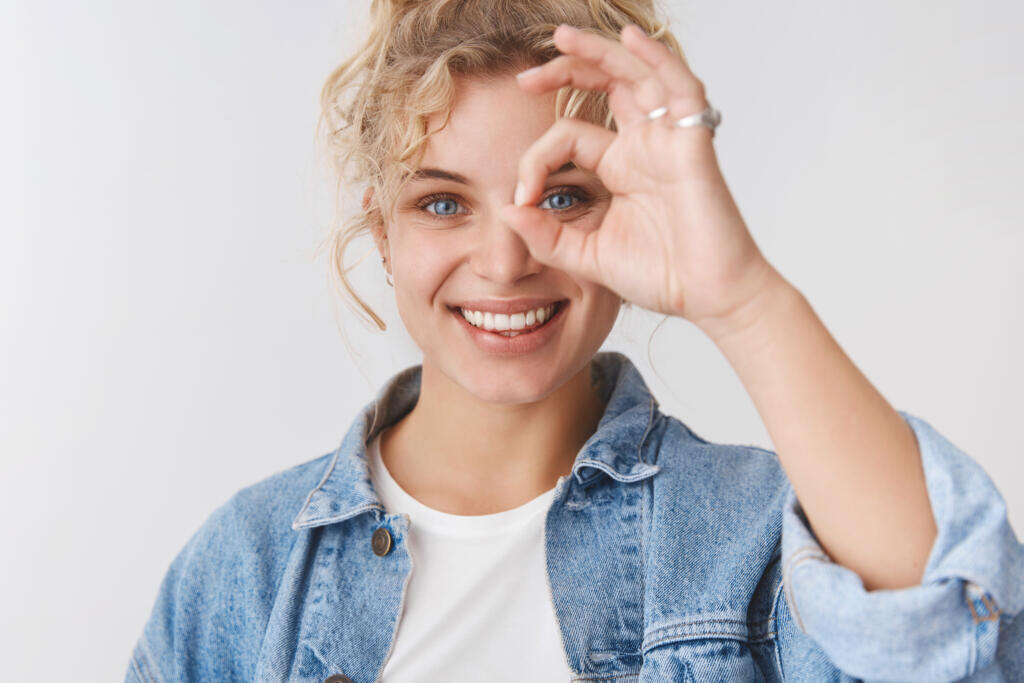    Charming friendly happy smiling scandinavian blond woman curly haircut bun, blue eyes grinning dreamy show okay awesome sign, look through ok gesture grinning delighted, satisfied good quality. Журналист