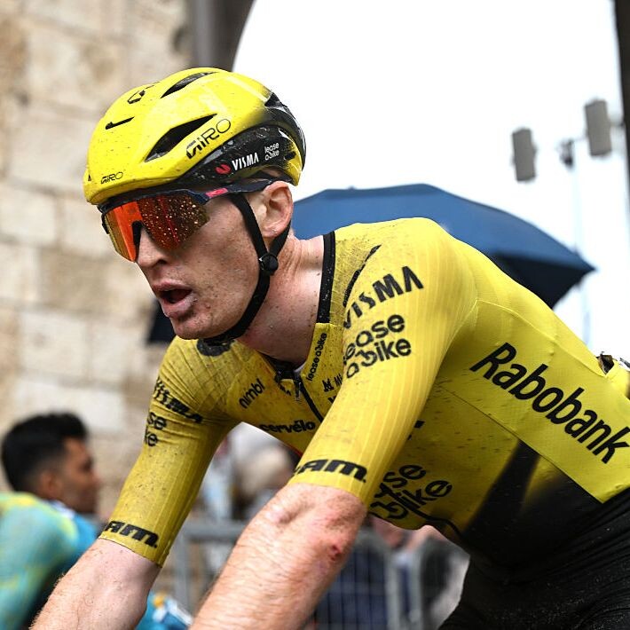    Маттео Йоргенсон / SAN GIMIGNANO, ITALY - MARCH 10: Matteo Jorgenson of United States and Team Visma | Lease a Bike crosses the finish line during the 61st Tirreno-Adriatico 2026, Stage 2 a 206km stage from Camaiore to San Gimignano 332m / #UCIWT / on March 10, 2026 in San Gimignano, Italy. (Photo by Tim de Waele/Getty Images)