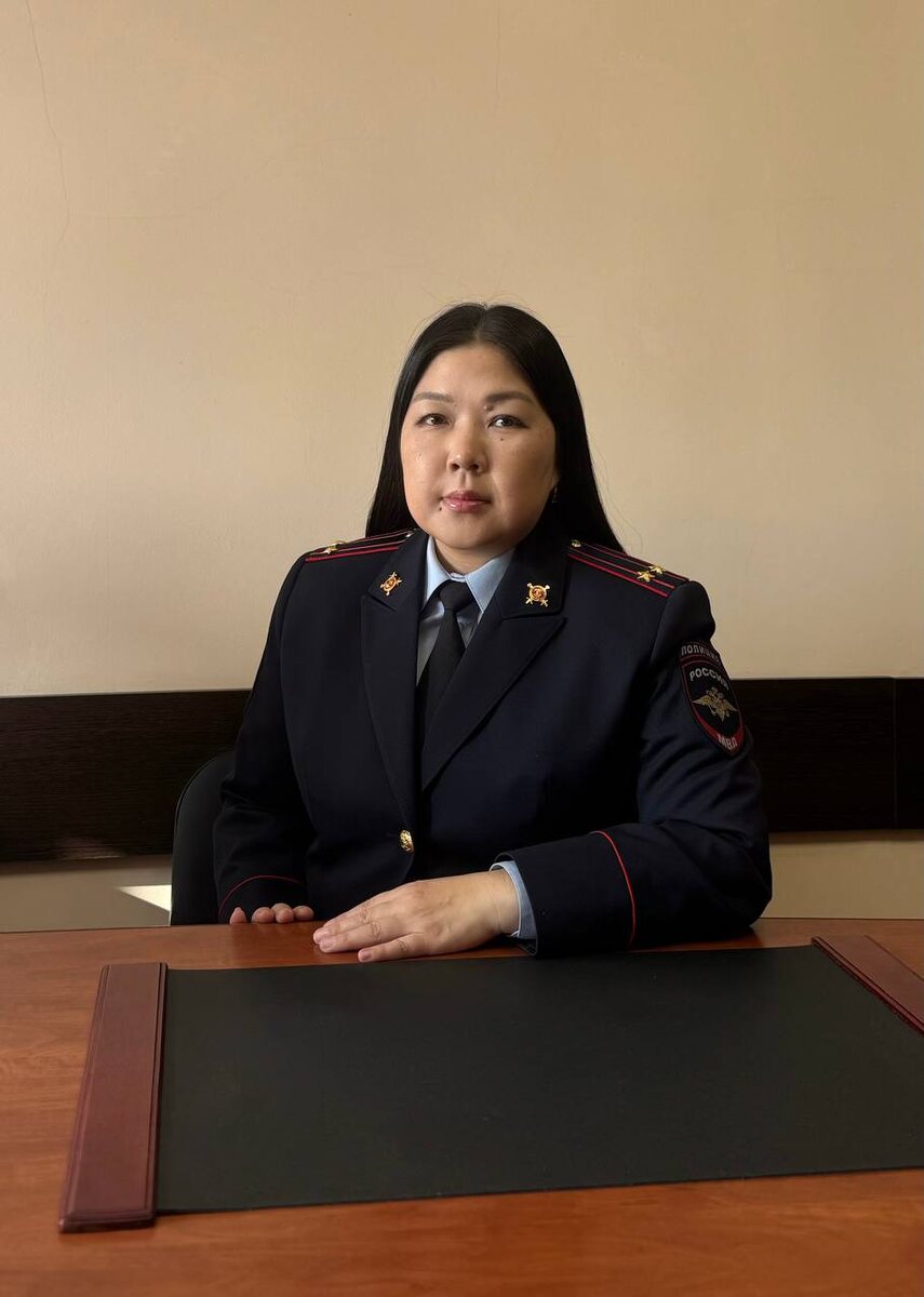 Елена Мартак-оол - женщина-полицейский: смелая и уверенная в собственных силах)