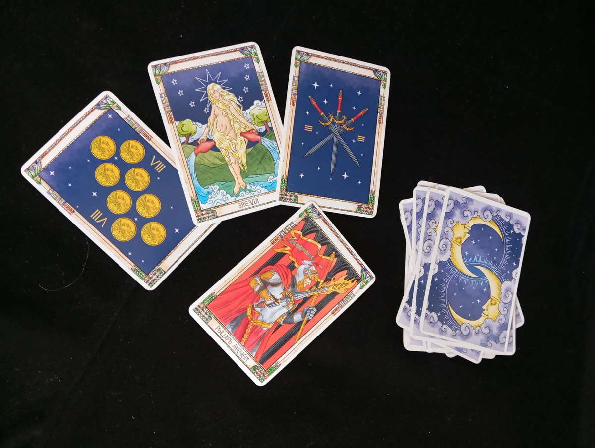 Таро для Скорпионов на апрель 2026