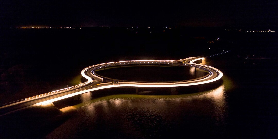 Самый странный автомобильный мост в мире