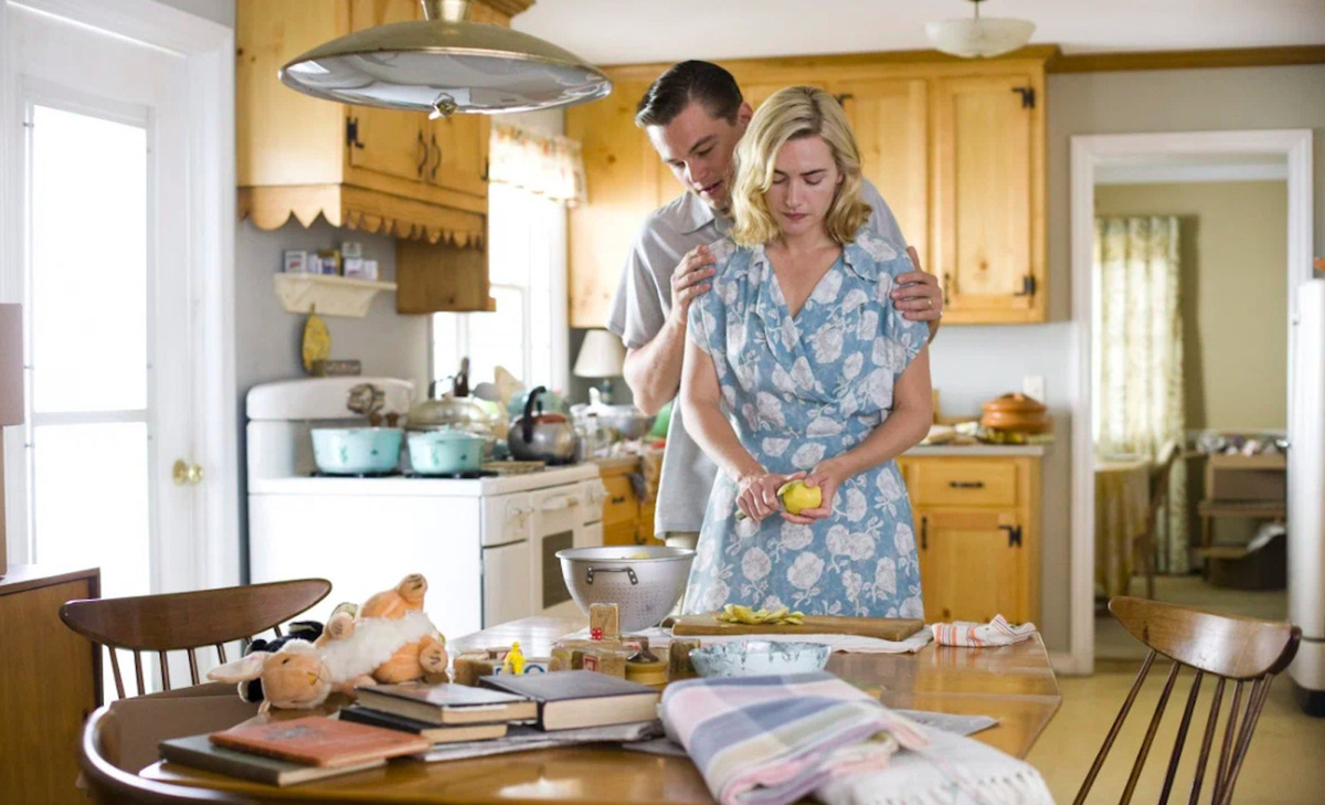     Кейт Уинслет и Леонардо ДиКаприо в фильме "Дорога перемен"