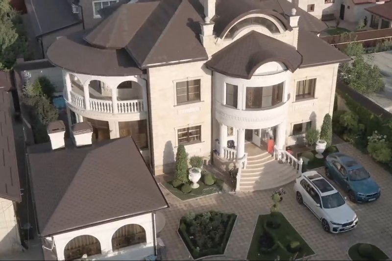 Так выглядит особняк задержанного главы ГИБДД Ставрополья!