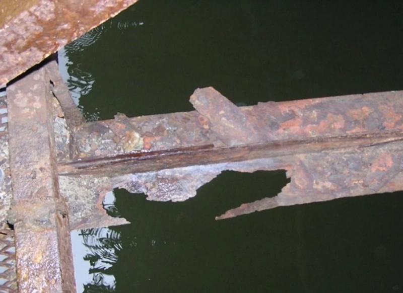    В Киеве пытаются «декоммунизировать» мост имени Патона. Пока не рассыпался полностью