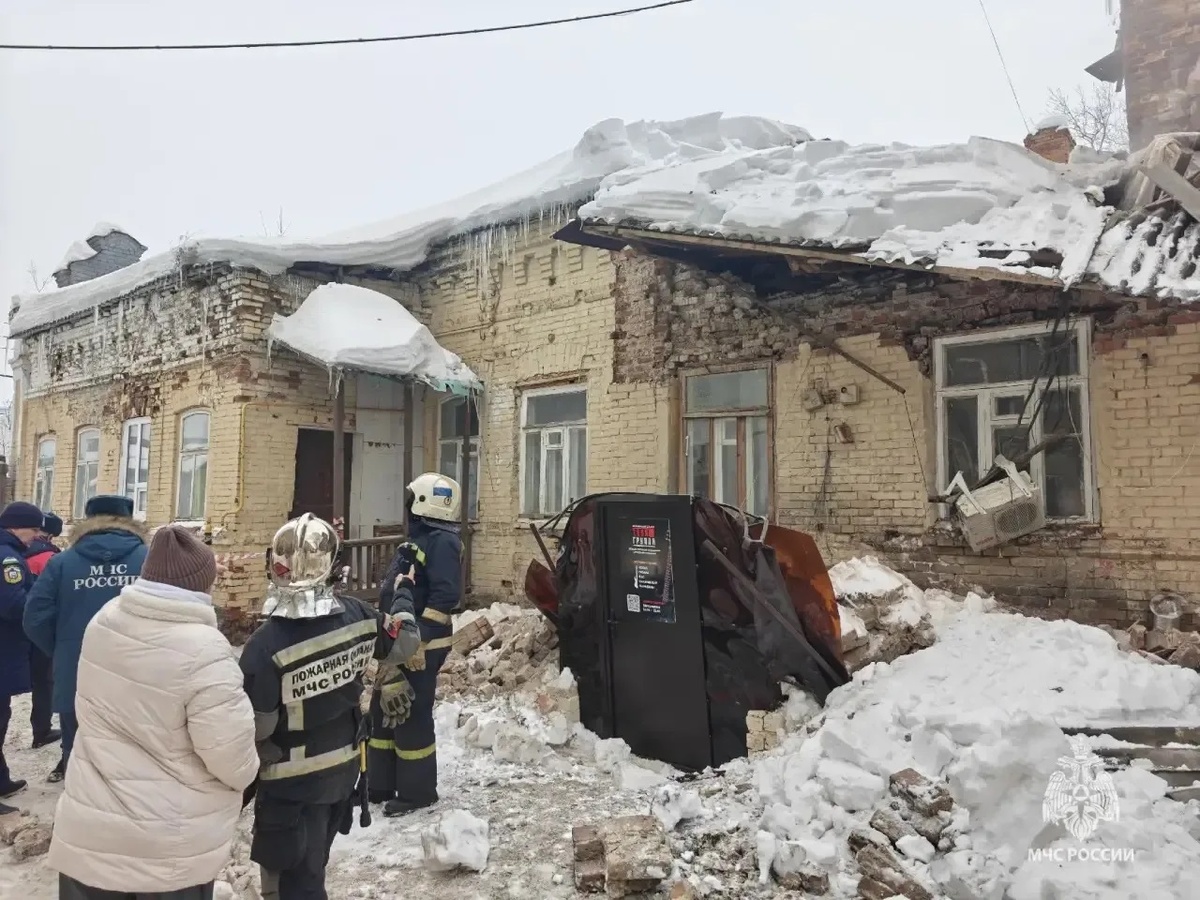    В МЧС рассказали подробности обрушения крыши здания на улице Гоголя в Уфе
