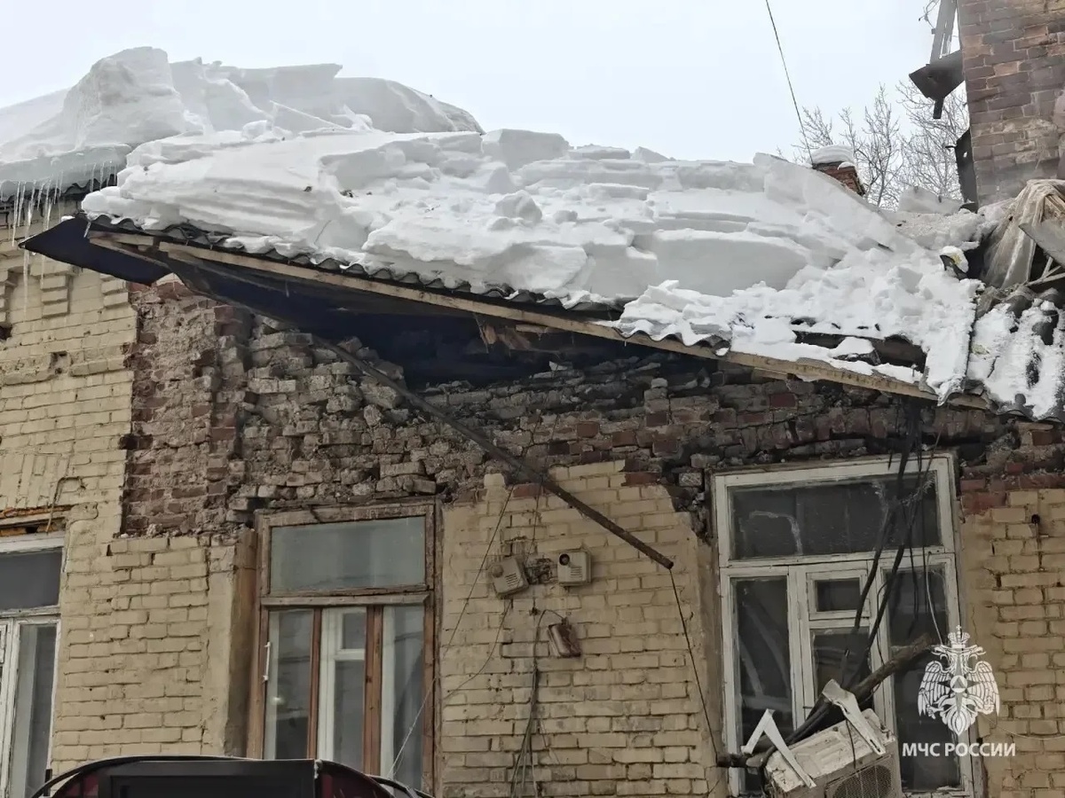    В МЧС рассказали подробности обрушения крыши здания на улице Гоголя в Уфе