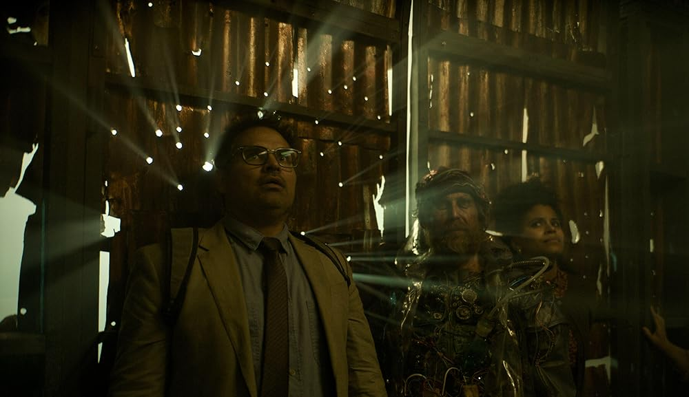 Кадр из фильма Good Luck, Have Fun, Don't Die. Режиссер: Гор Вербински. Производство: 3 Arts Entertainment, Blind Wink Productions, Constantin Film, Robert Kulzer Productions, WAM Films. Прокат: Global Film