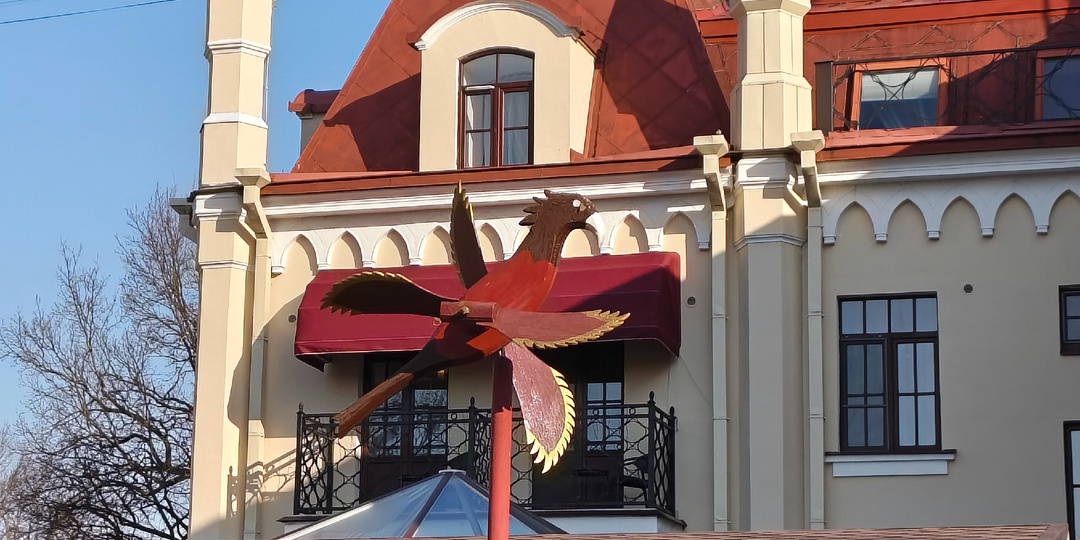 Строгие контролеры, снегири, не взлетает птичка, деревянное кружево, игрушечный замок