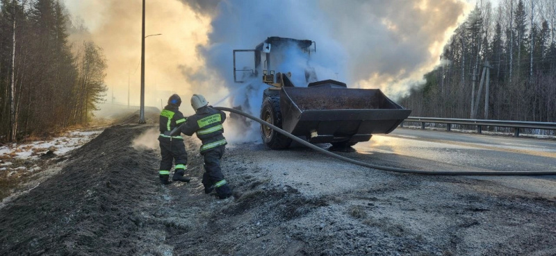    Погрузчик сгорел под ПетрозаводскомОтряд противопожарной службы Прионежского района