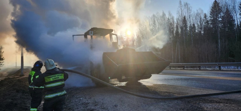    Погрузчик сгорел под ПетрозаводскомОтряд противопожарной службы Прионежского района