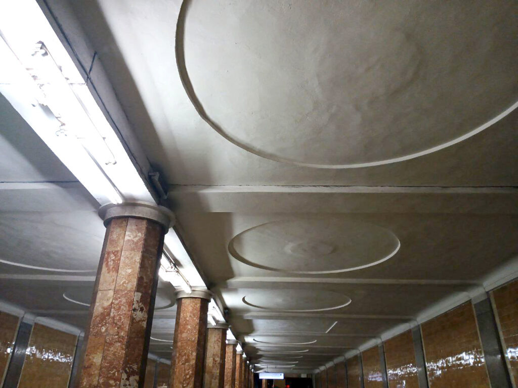    «Красносельская»: светильники под лампы накаливания утрачены    
Фото: Антон Размахнин