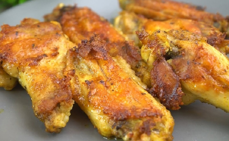 Хрустящие куриные крылья за 7 минут: микроволновка как альтернатива грилю