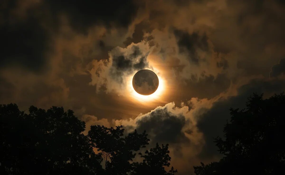    Охота за тьмой: когда, где и как увидеть самые красивые солнечные затмения в 2026–2027 годах
