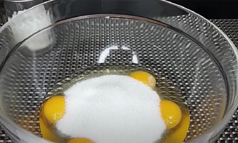 Пирог-десятиминутка: простой и быстрый десерт к чаю, когда хочется домашнего уюта