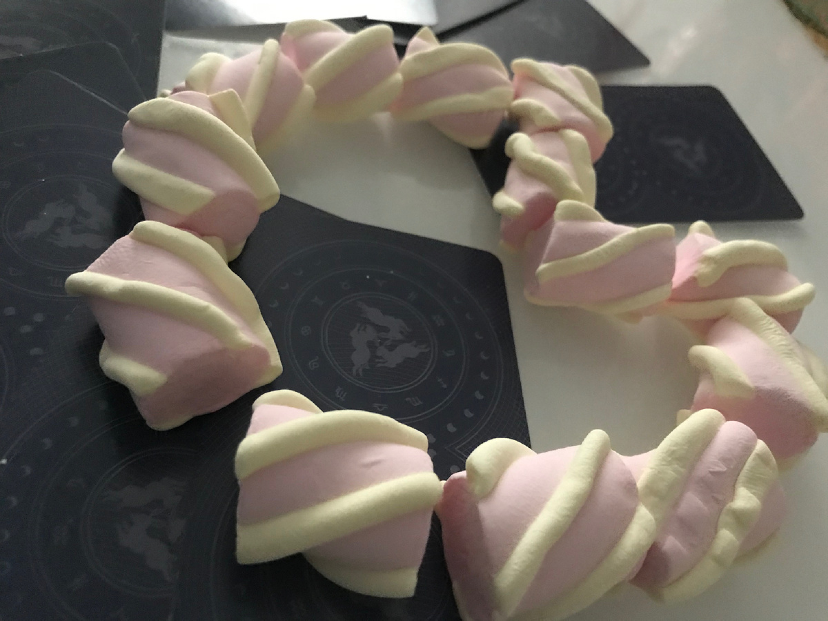 Доброго времени суток, моя воинственная гостья!)А он нечаянно нагрянет!)Читай скорее…..