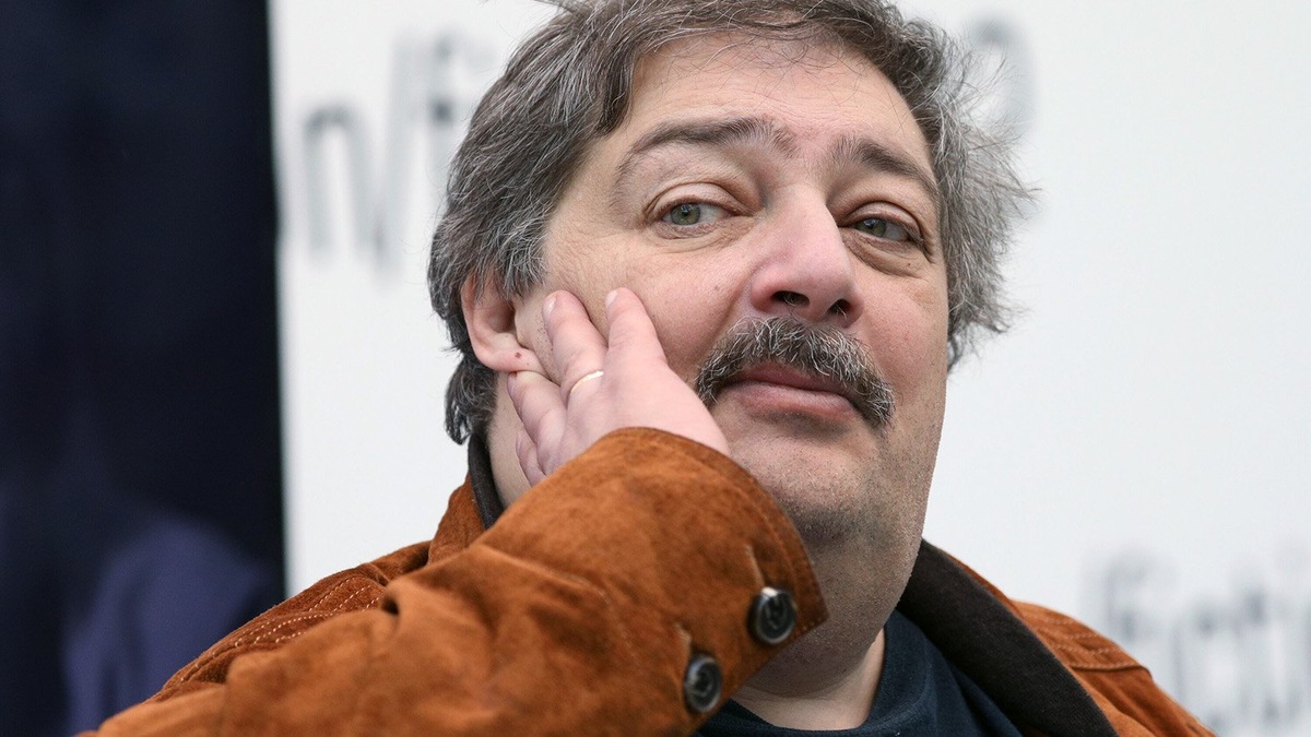 Писатель, поэт, публицист Дмитрий Быков