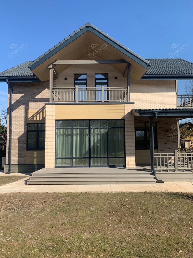 Балкон из ДПК в частном доме