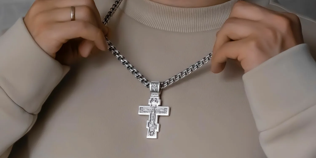 5 вещей, которые важно делать с нательным крестом правильно