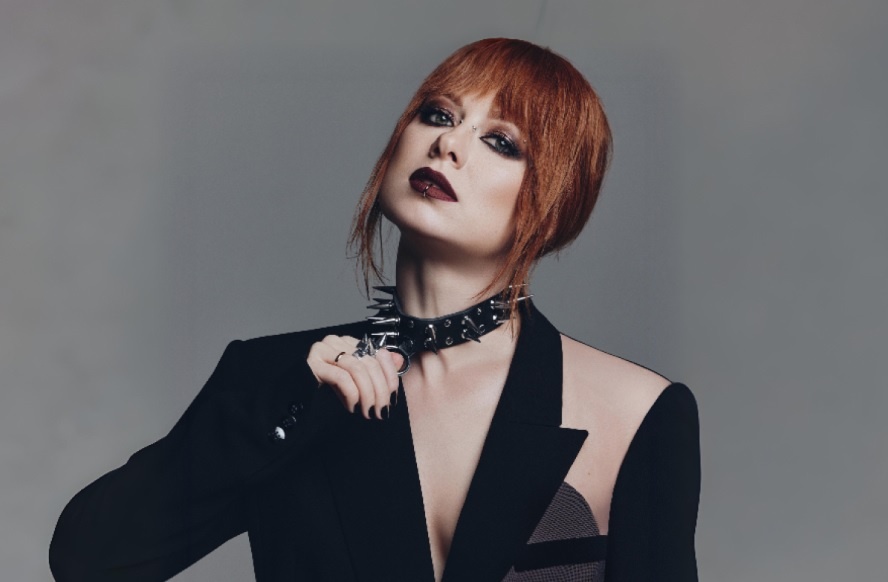 Певица Юлия Савичева