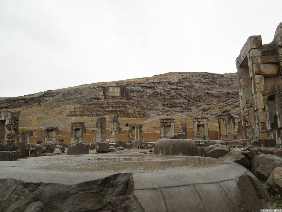     Стоколонный зал в персеполисе. Иран   
(с) ИА Красная Весна