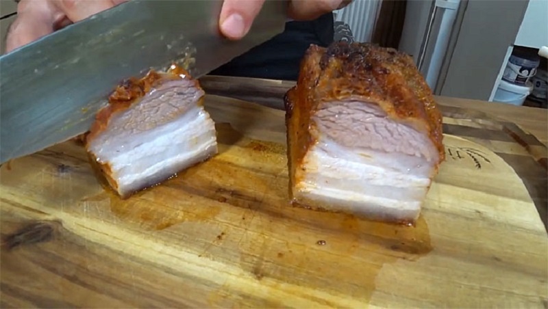 Домашняя грудинка в пергаменте: как приготовить нарезку для стола вкуснее магазинной, не потратив лишнего