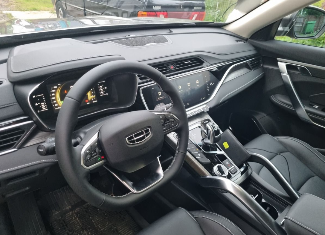 Салон GEELY ATLAS PRO