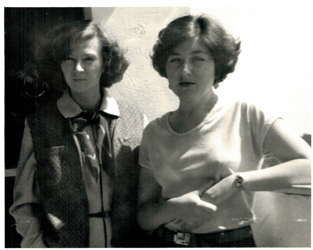 С подругой Леной, я - справа. Восьмидесятые)))