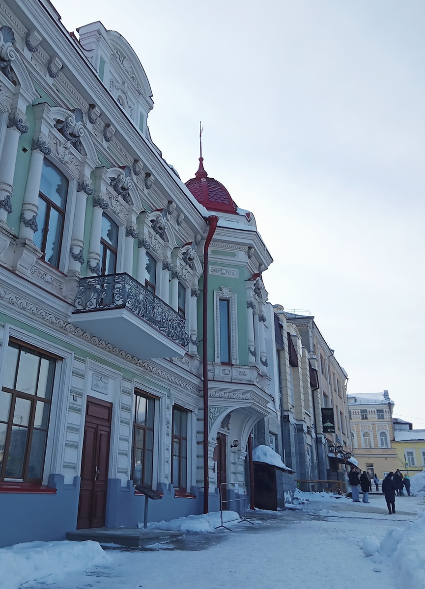 Дом купца Корешева. И полвека назад, и нынче - ЗАГС. Фото автора 