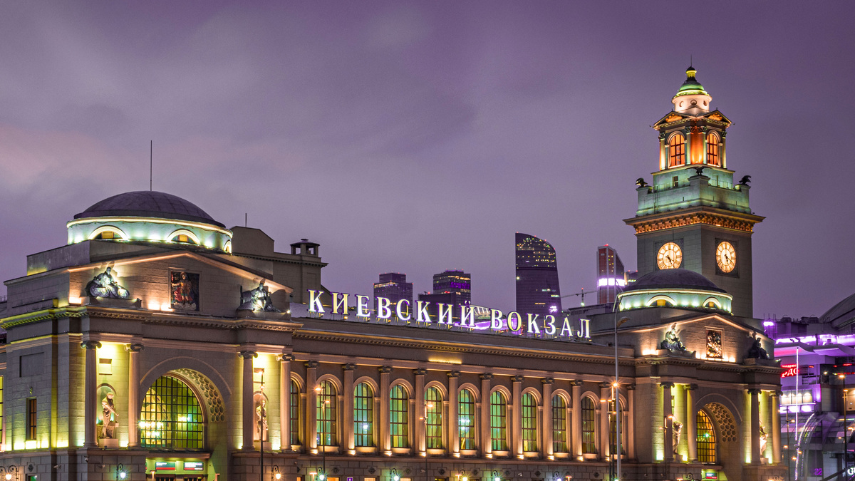    Москва Киевский вокзал легкий снег GLP