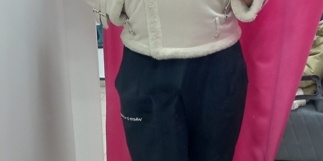 Секонд на скидке 90%. Без покупок не ушла.