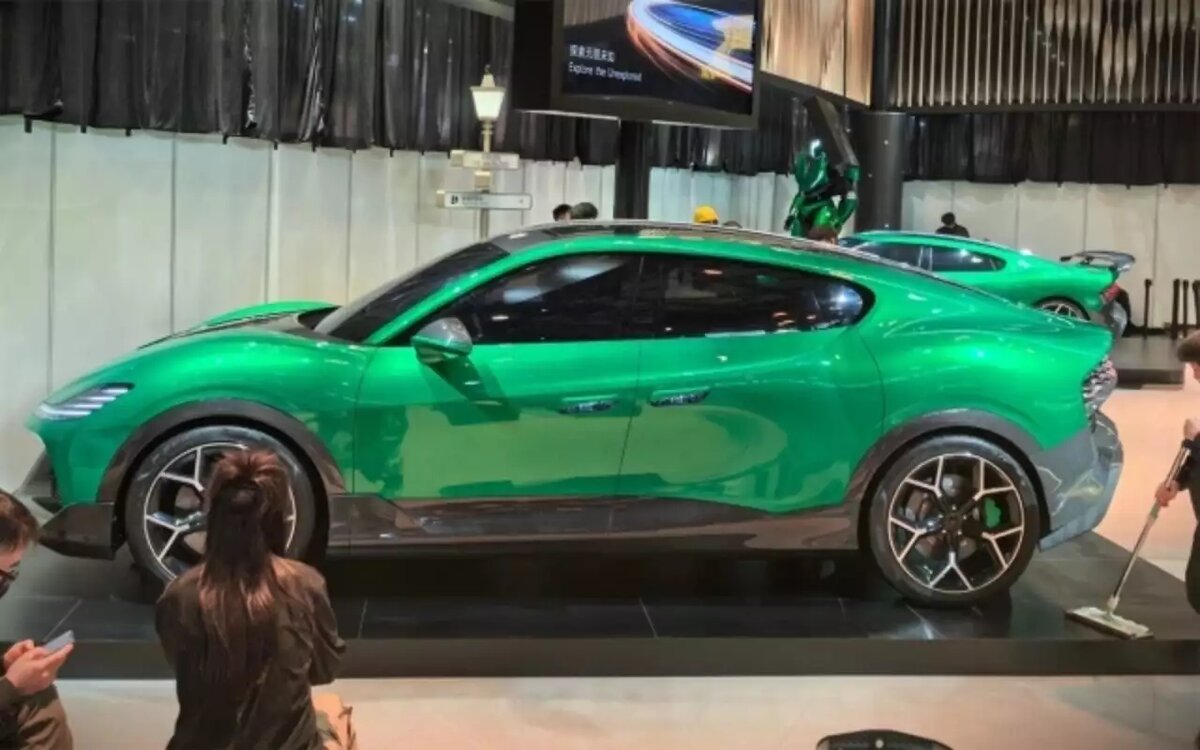 Представлен «кроссовер-пылесос» — разгон до 100 км/ч за 1,8 секундыКомпания-производитель пылесосов Dreame показала концепт-кар Nebula Next 01X
📷
📷
📷
📷
