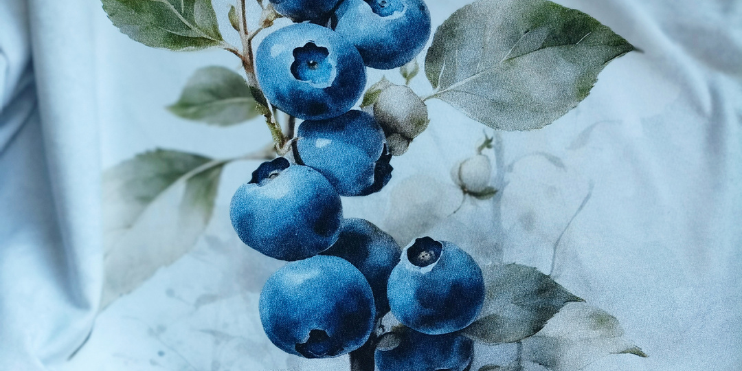 Джинсовые брюки и футболка