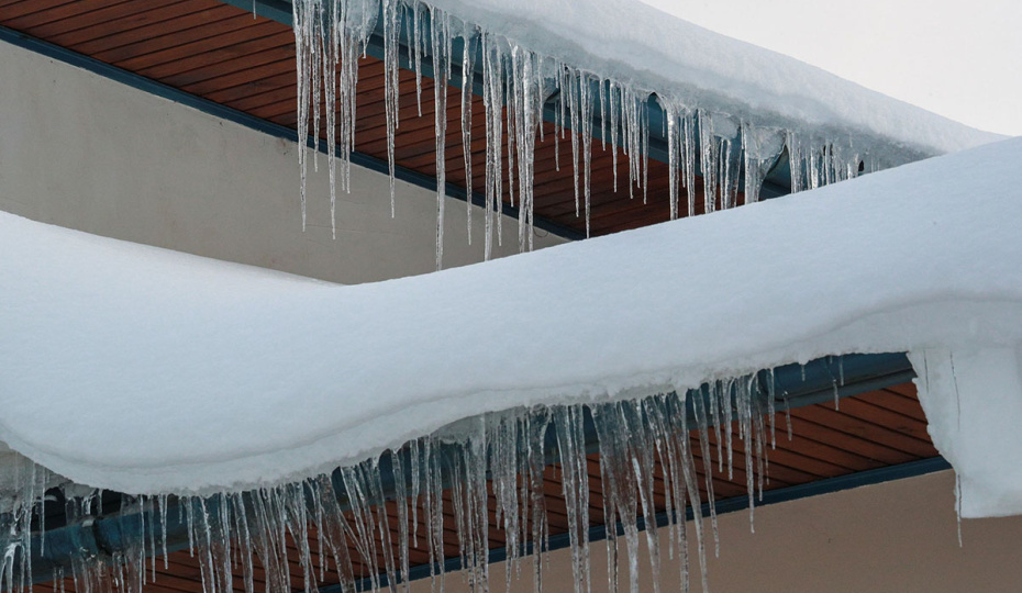 Коммунальный террор: спящие жители Перми оказались в эпицентре строительного апокалипсиса — кто ответит за обрушение крыши?