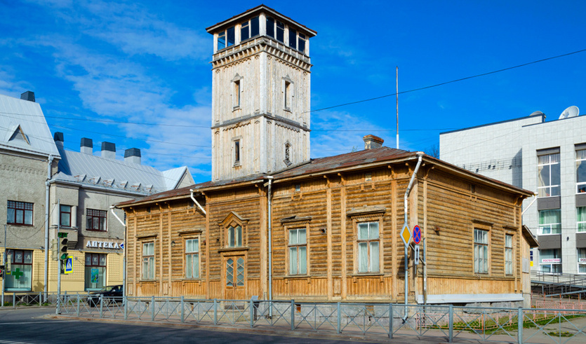  Пожарная часть с вышкой – Дмитрий Мельников / Фотобанк Лори