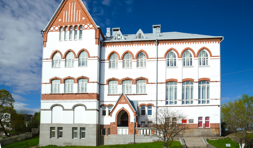 Здание бывшей женской гимназии – Дмитрий Мельников / Фотобанк Лори