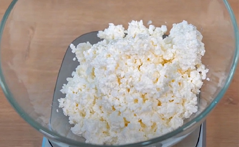 Творожный десерт без выпечки: охлаждающая классика с орехами и сухофруктами