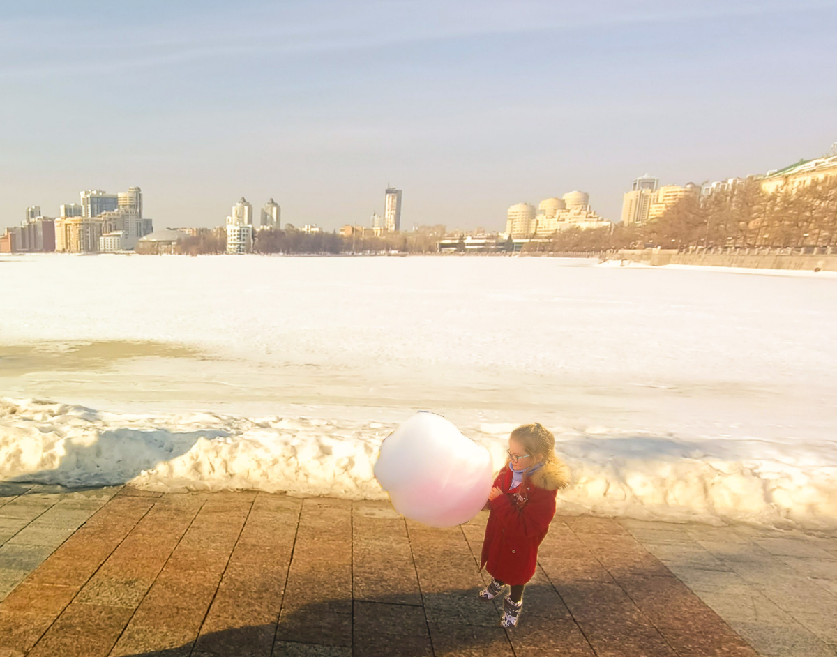 Город Екатеринбург, река Исеть, Набережная Рабочей Молодёжи, мост Плотинка