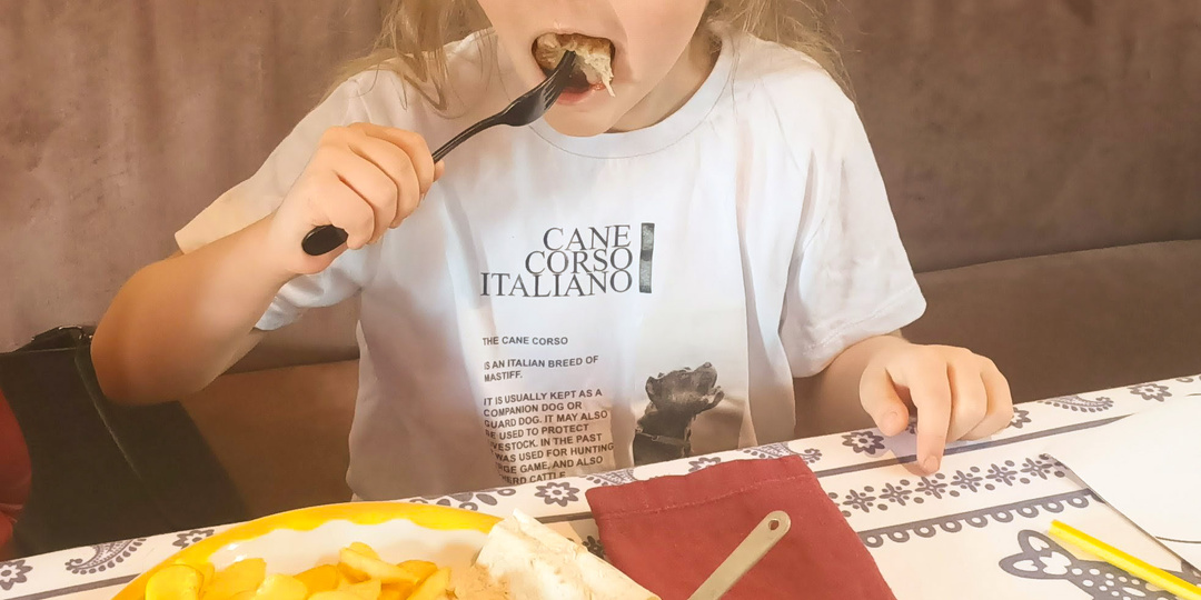 Воскресный обед в ресторане кавказской кухни "Шави Ломи" на 3 этаже ТЦ Европа с лайфхаком посещения детской комнаты соседнего заведения