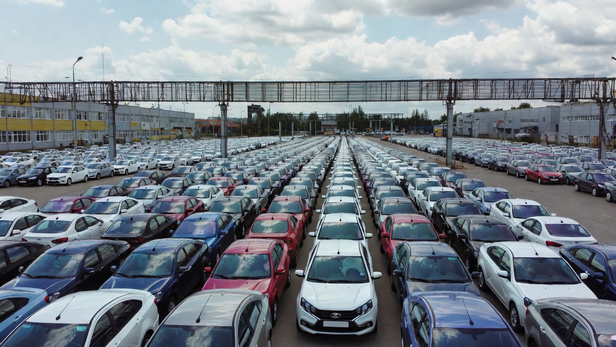 Несмотря на самые доступные цены, продукция не спешит к покупателю.