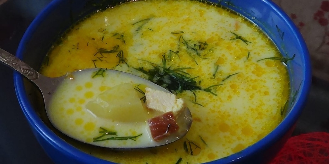 Сырный суп с копченой курицей