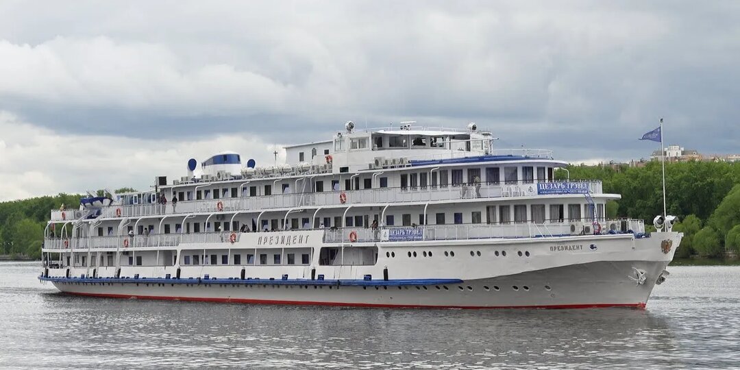 Теплоход «Президент» на Химкинском водохранилище