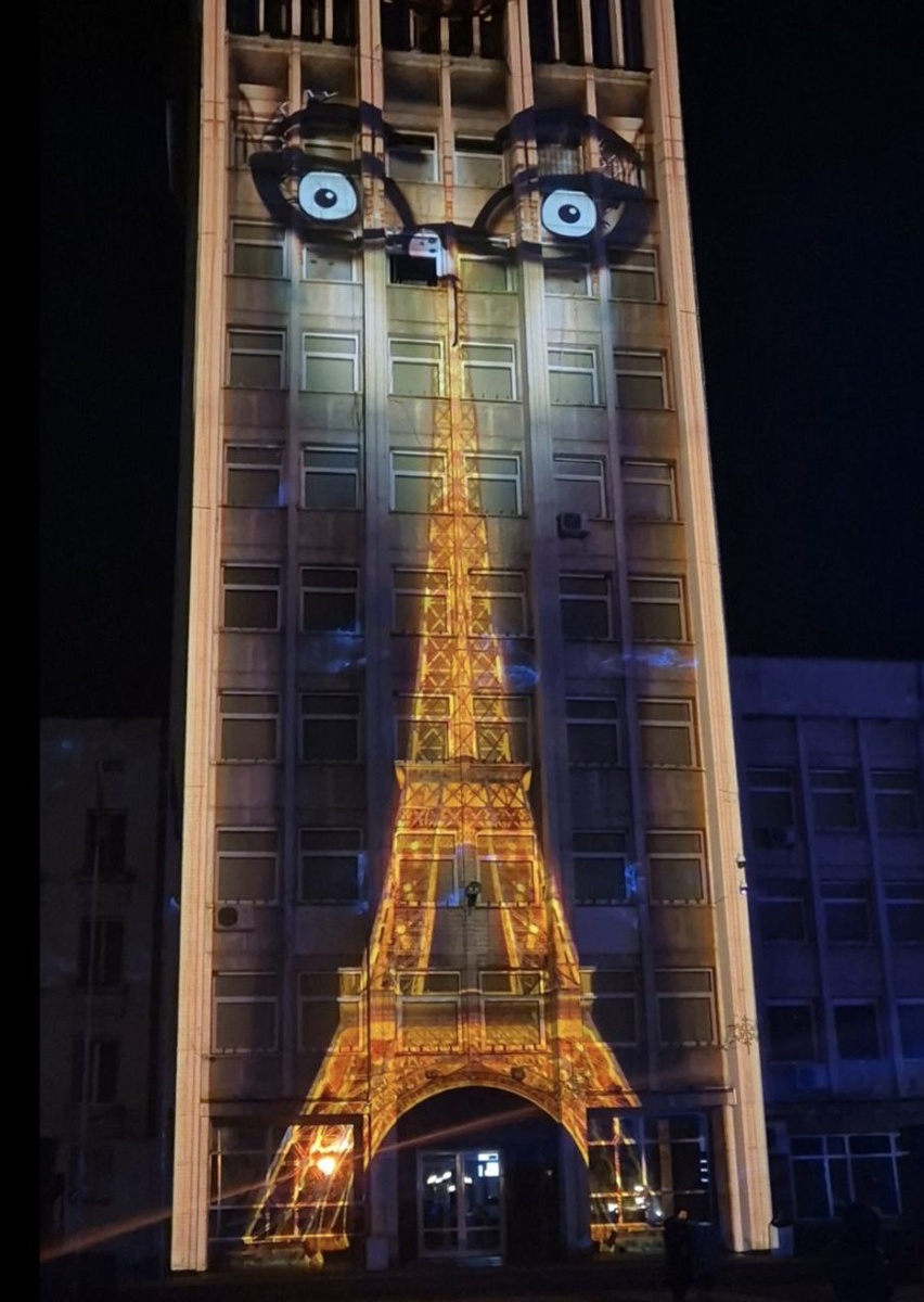 Общинская башня примеряет на себя Эйфелеву.